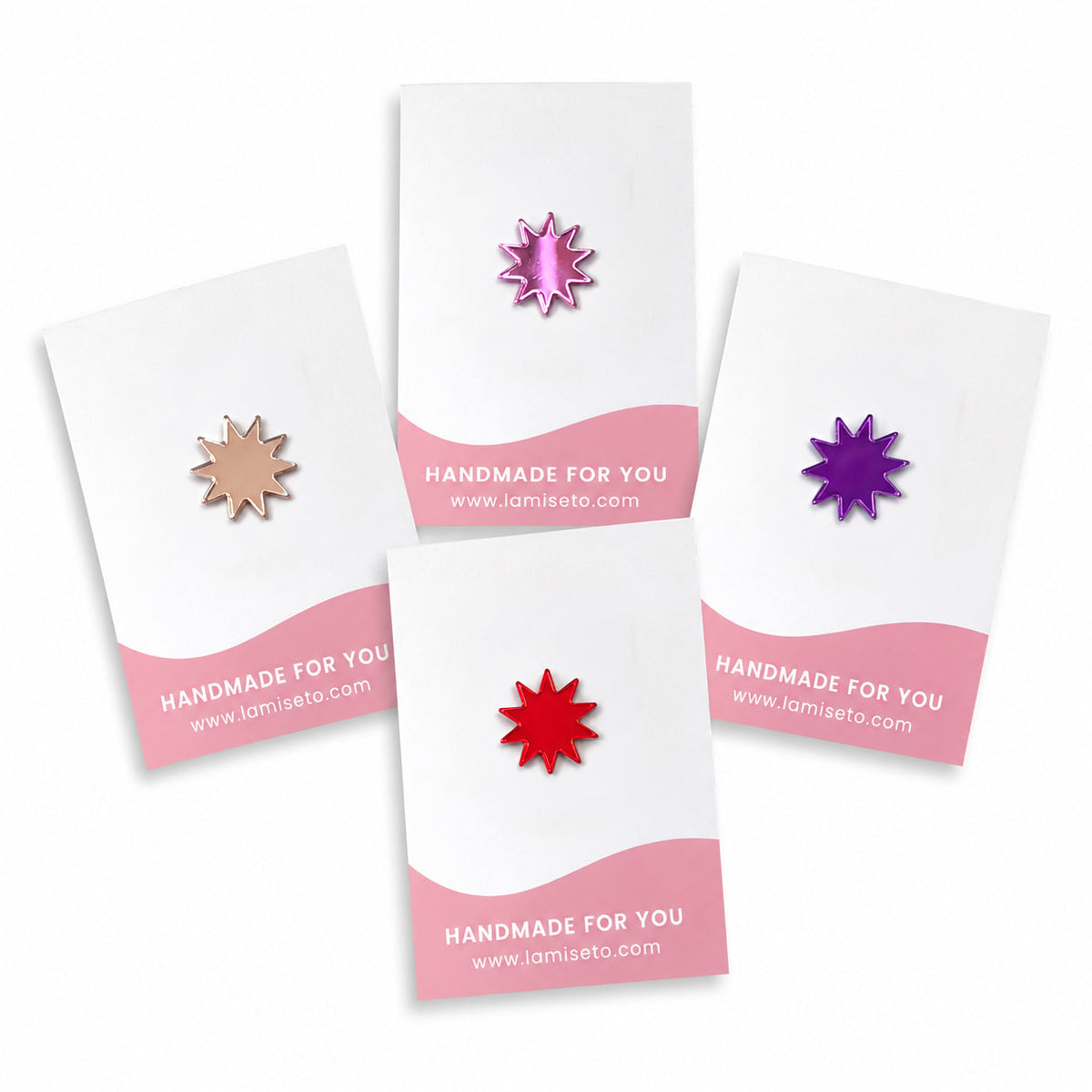 Vier kleurrijke pins van spiegelend acrylaat op La Miséto kaartjes