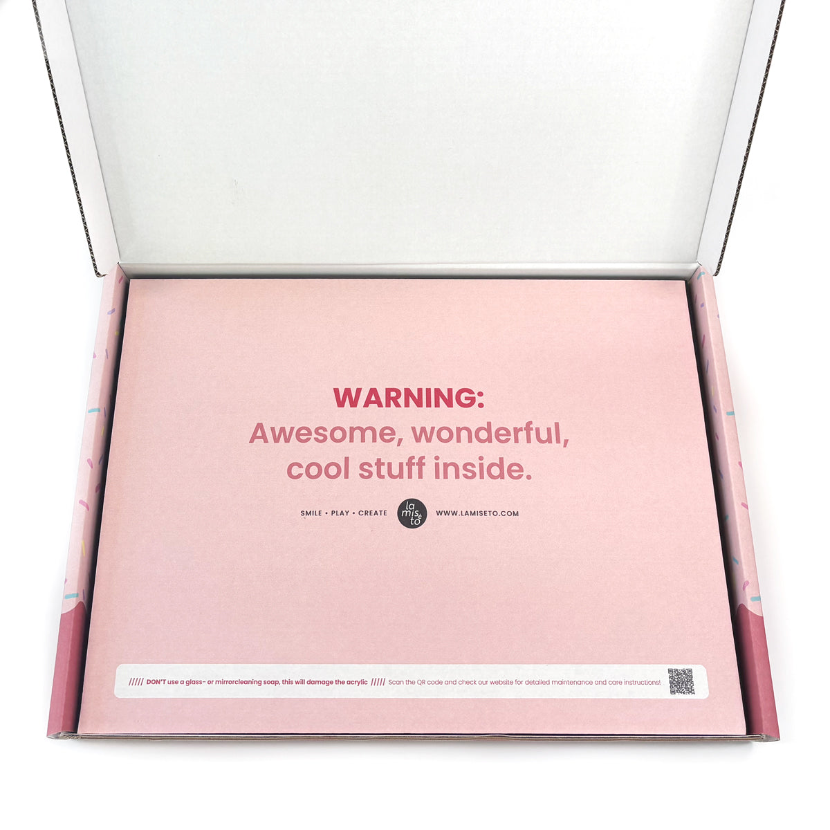 Binnenkant van de roze Bite Me verpakking met tekst