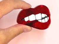 Broche Bite Me